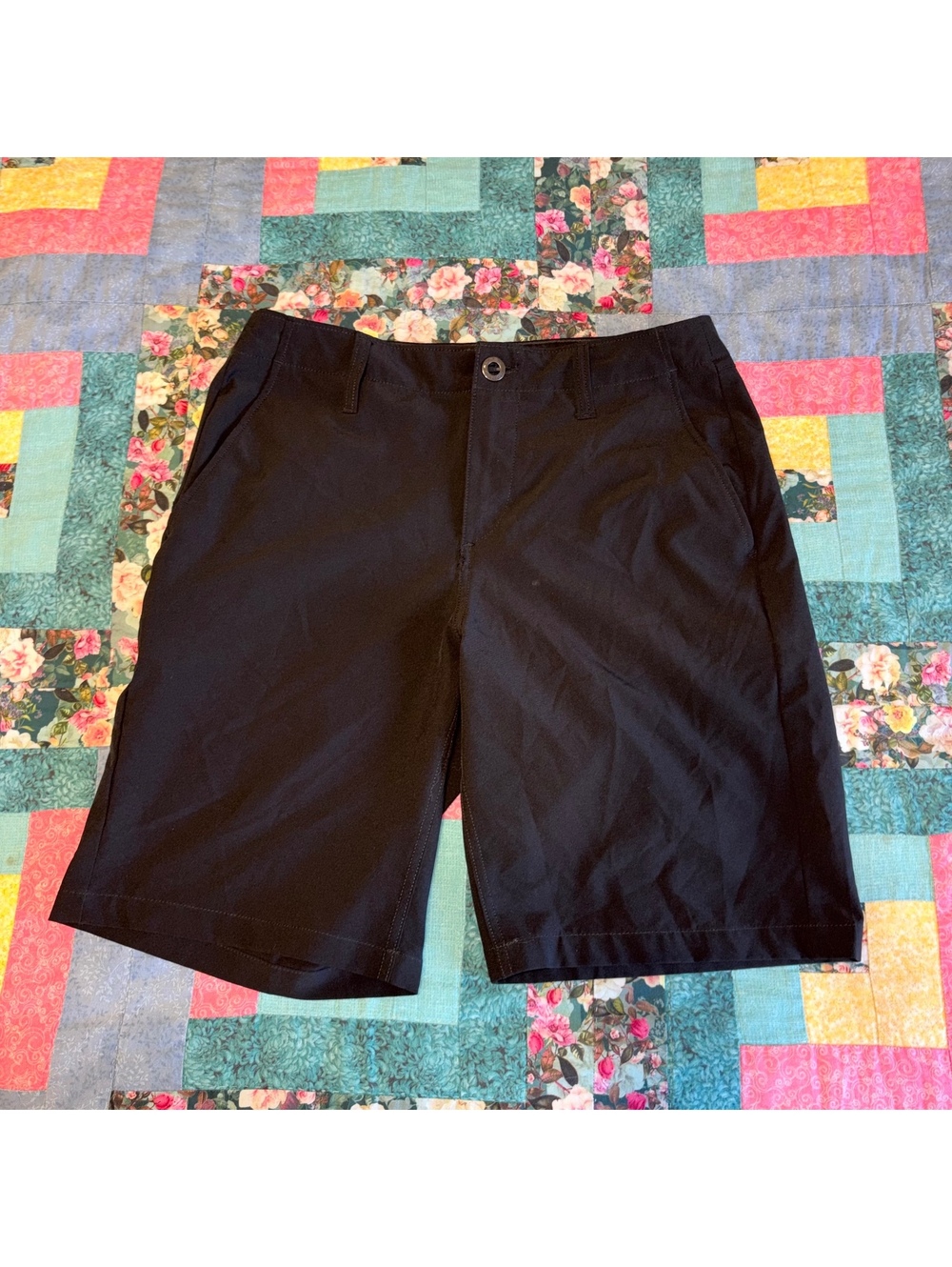 Volcom men’s Sizs 30 Surf and Turf 4 way stretch black hybrid shorts size 30